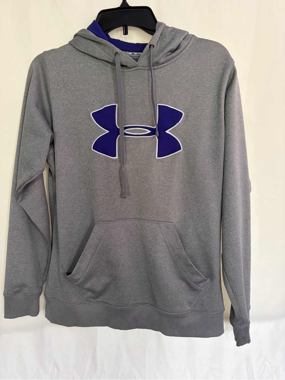 Under Armour Men's Gray Pullover Hoodie with Blue Logo